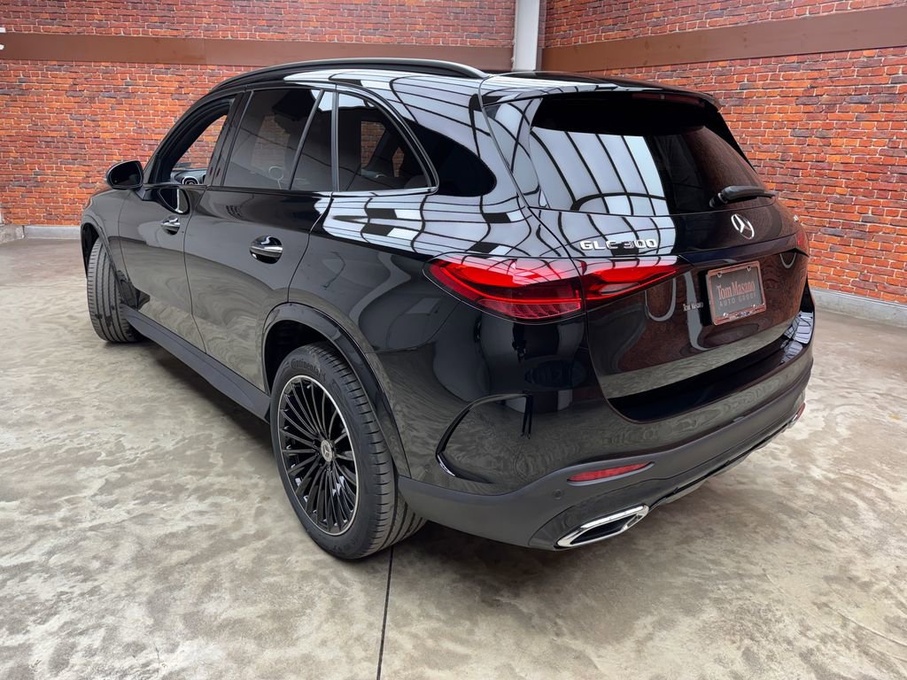 Used 2026 Mercedes-Benz GLC 300 4MATIC image 2