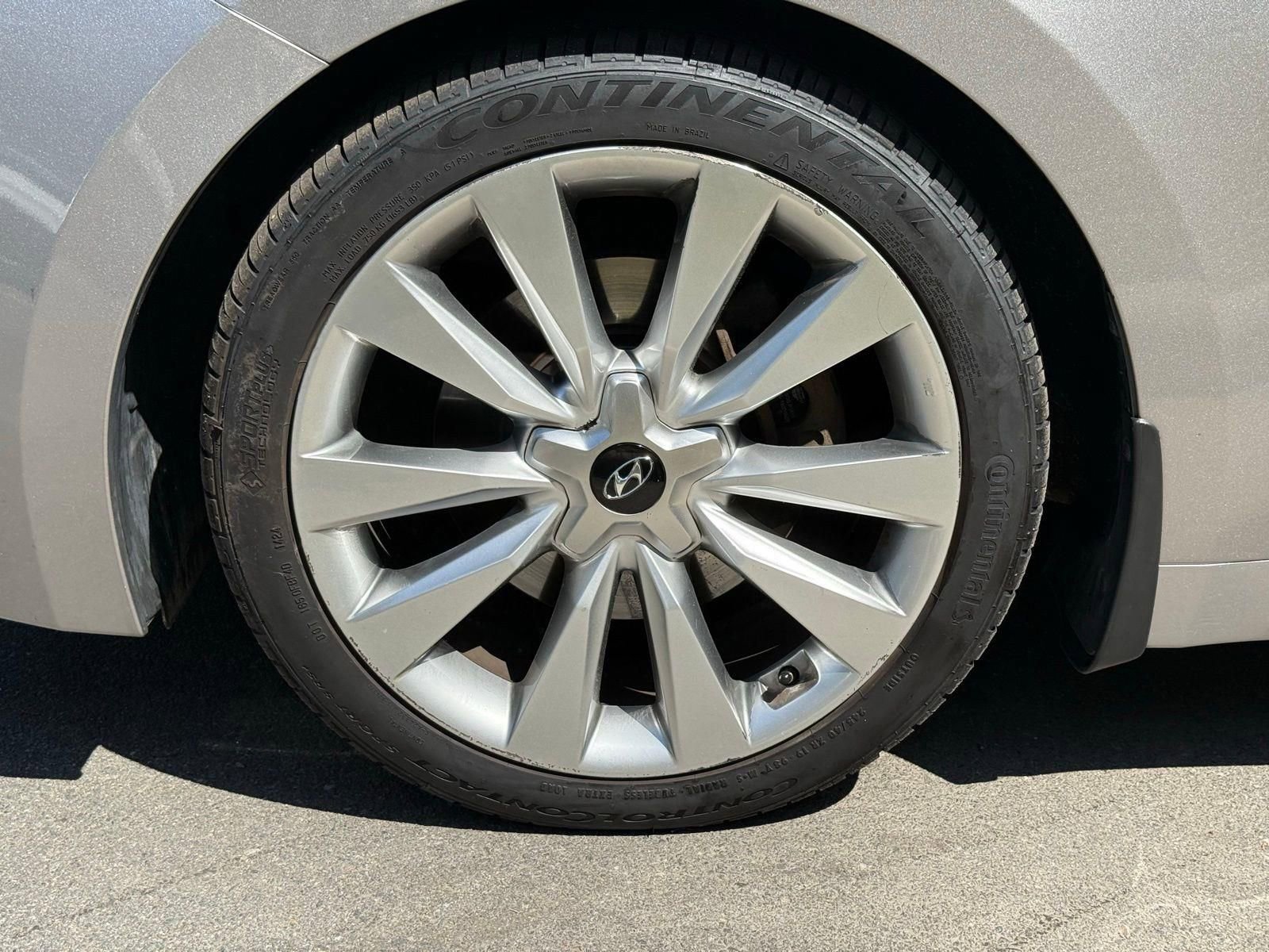 Used 2014 Hyundai Azera Limited w/ Option Group 02 FWD image 17