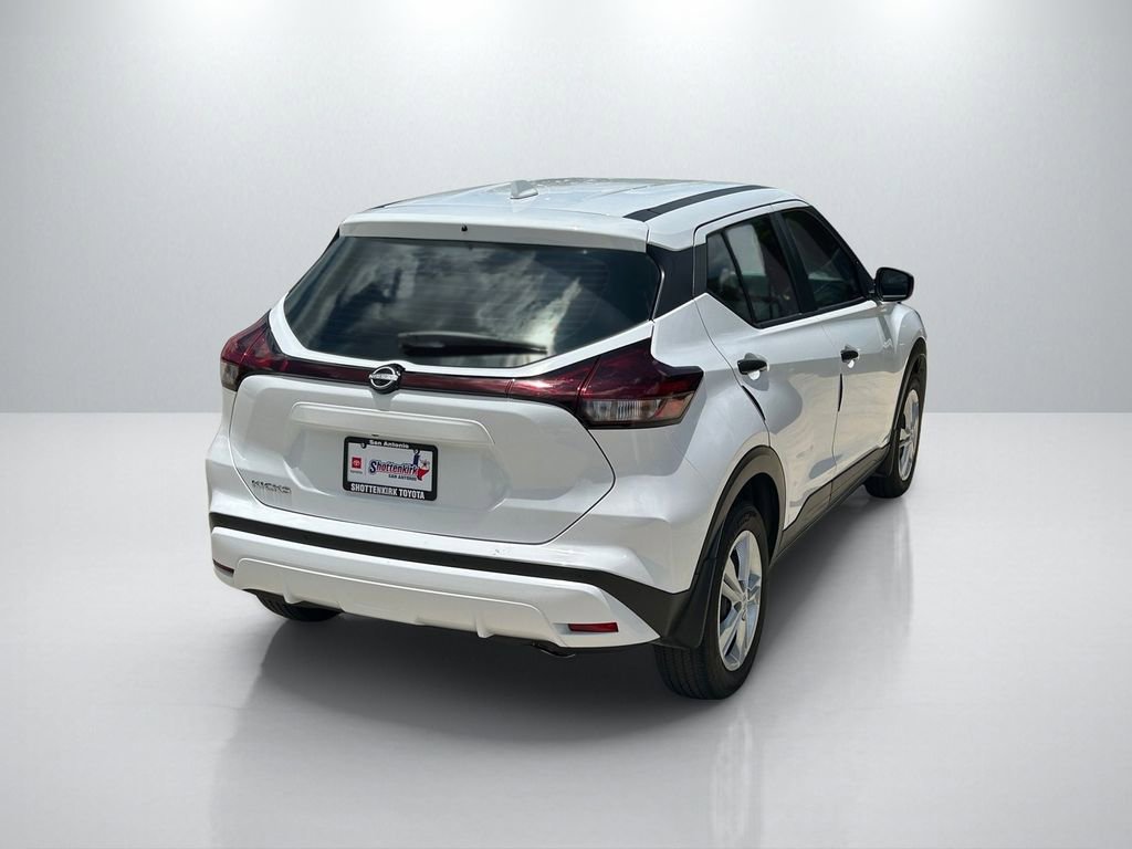 Used 2023 Nissan Kicks S FWD image 5