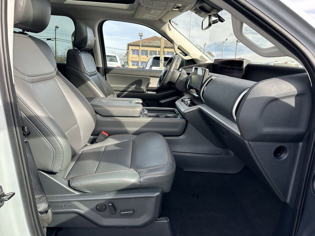 Used 2025 Ford Expedition Active image 20