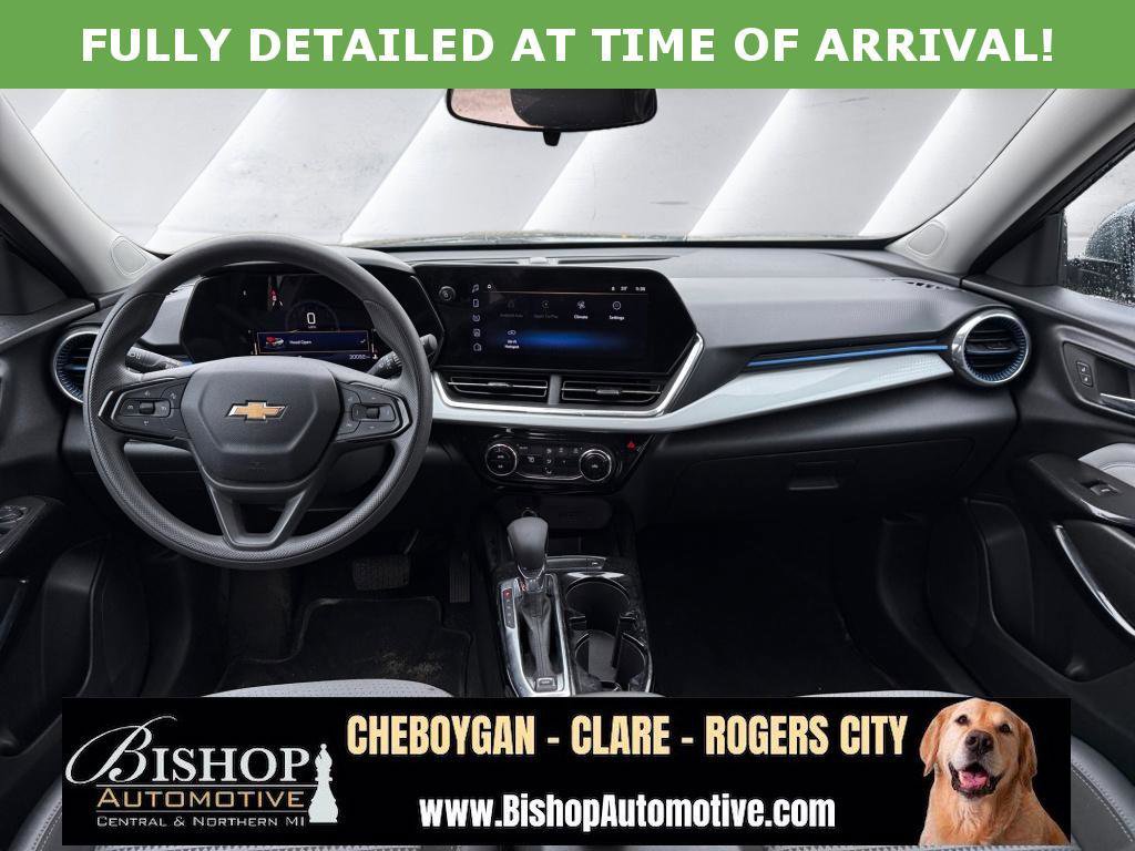 Used 2025 Chevrolet Trax LT image 6