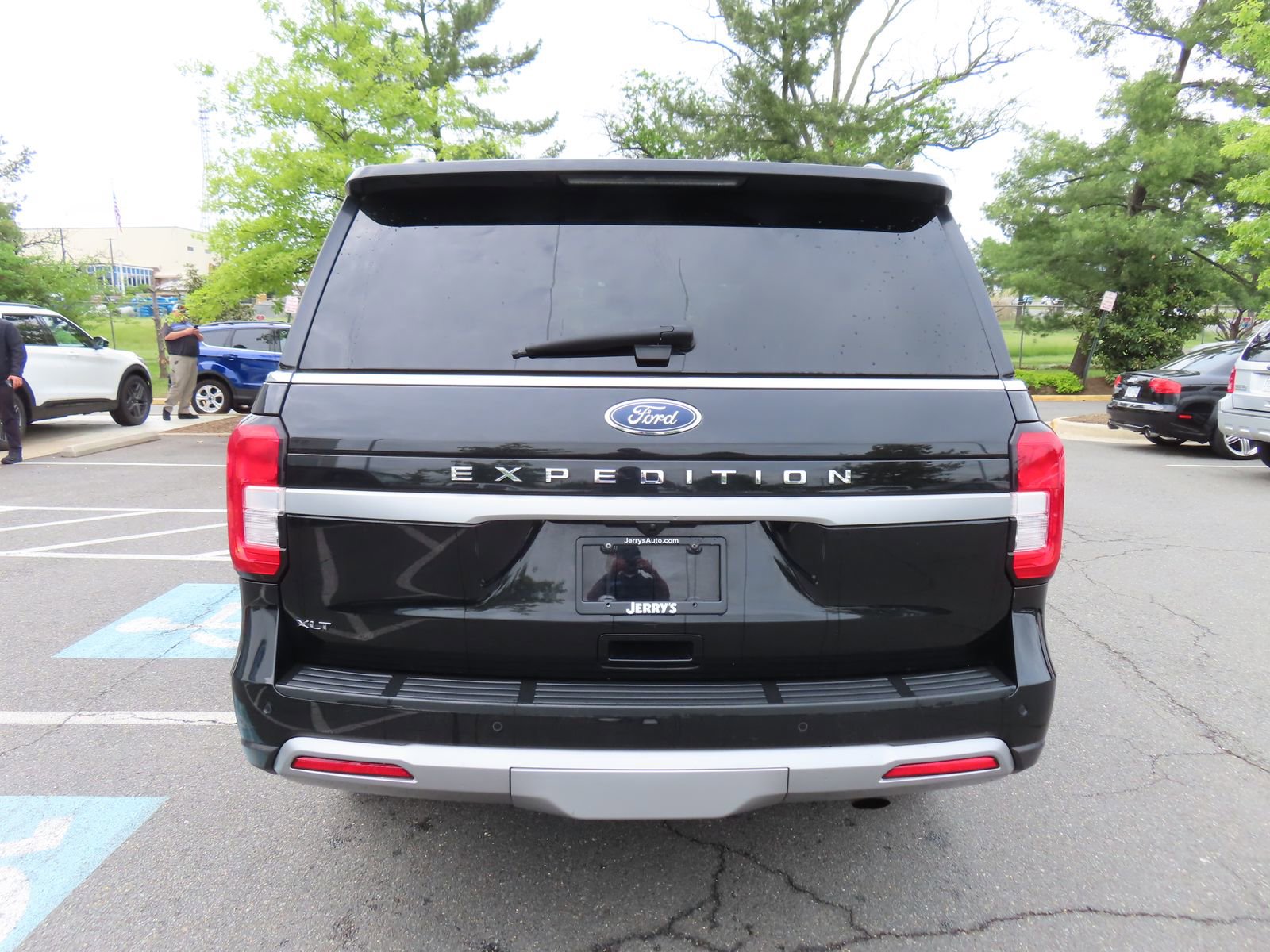 Used 2024 Ford Expedition XLT AWD/4WD image 6