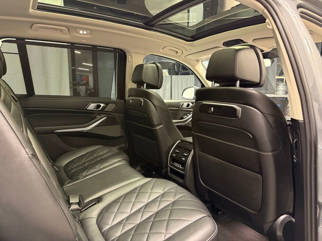 Used 2024 BMW X7 xDrive40i w/ Premium Package image 30
