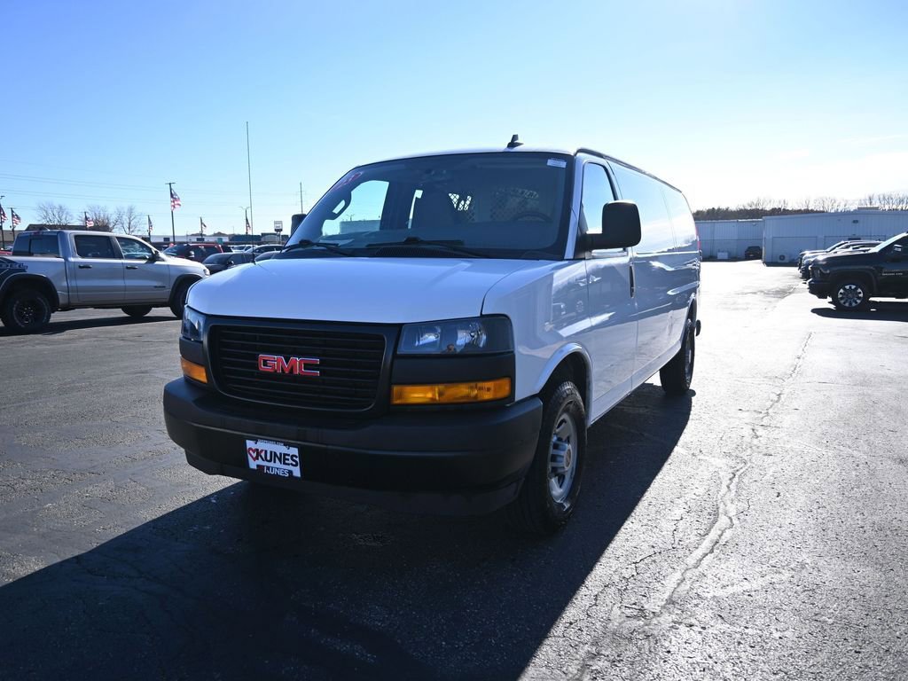 Used 2023 GMC Savana 2500 Extended w/ Enhanced Convenience Package image 13
