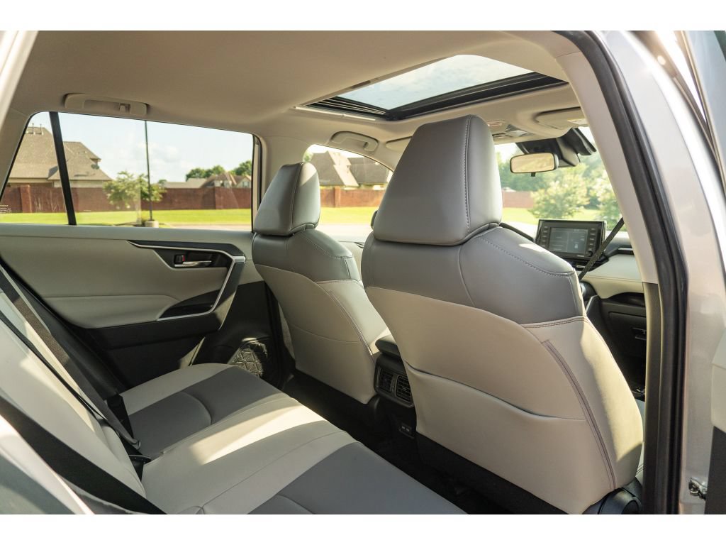 Used 2022 Toyota RAV4 XLE Premium AWD/4WD image 16