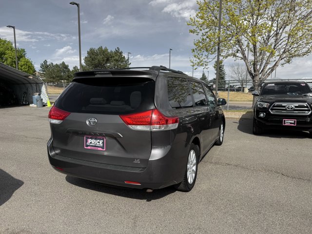 Used 2012 Toyota Sienna LE w/ Towing Pkg image 5