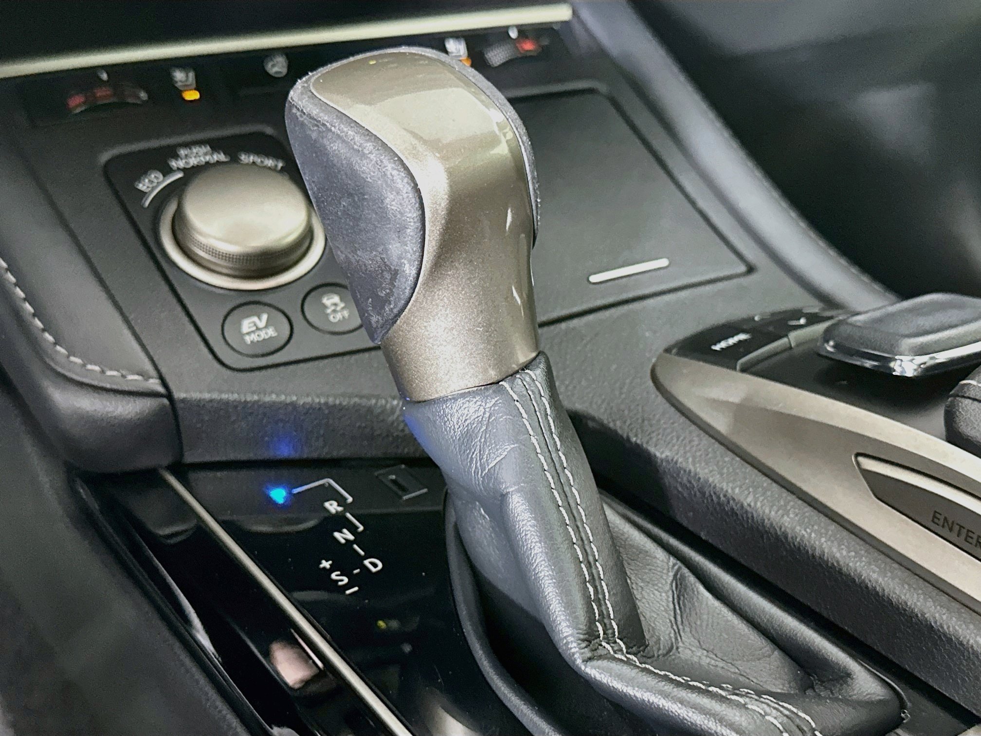 Used 2018 Lexus ES 300h w/ Navigation Package FWD image 25