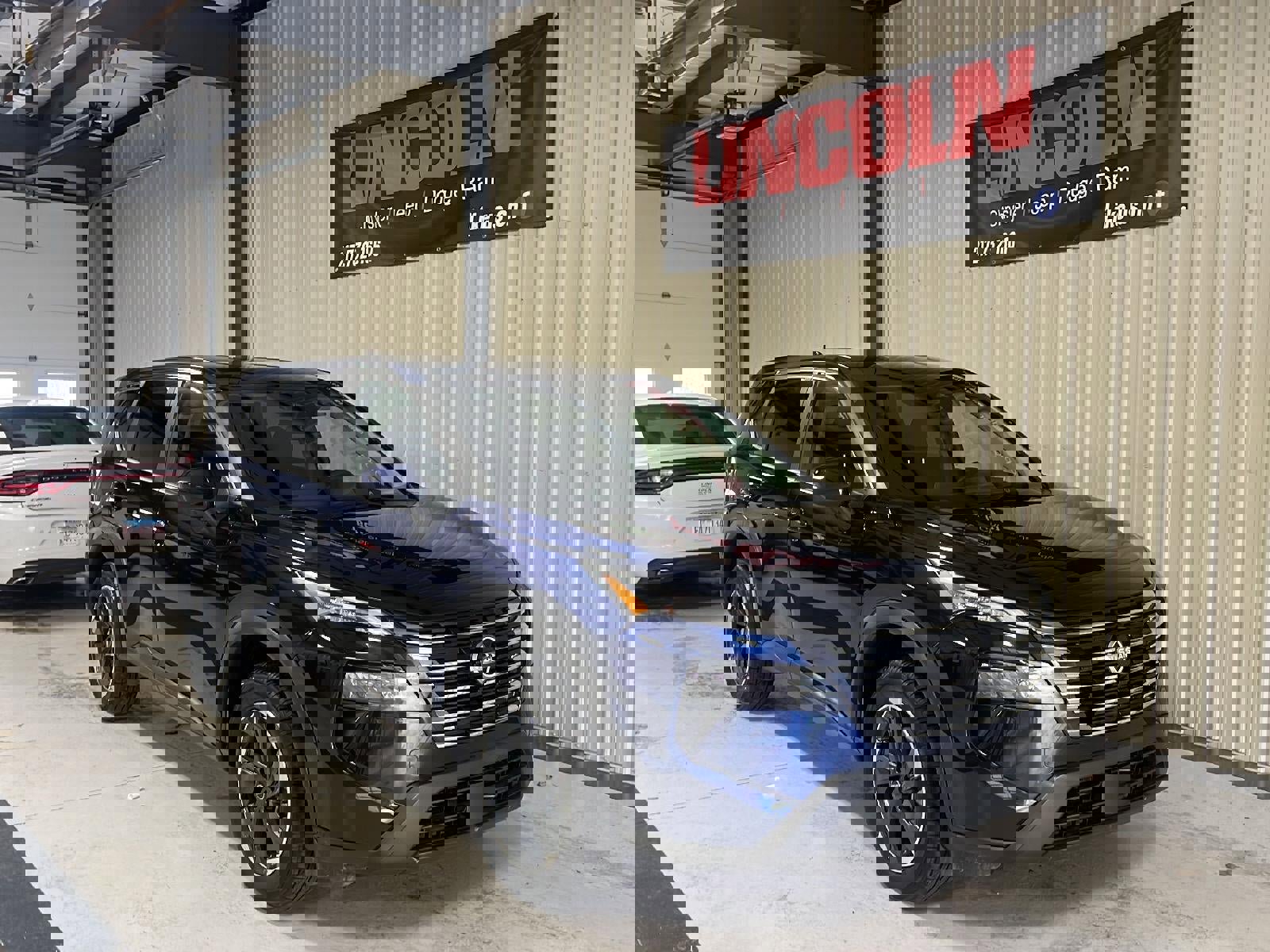 Used 2024 Nissan Rogue SV image 6