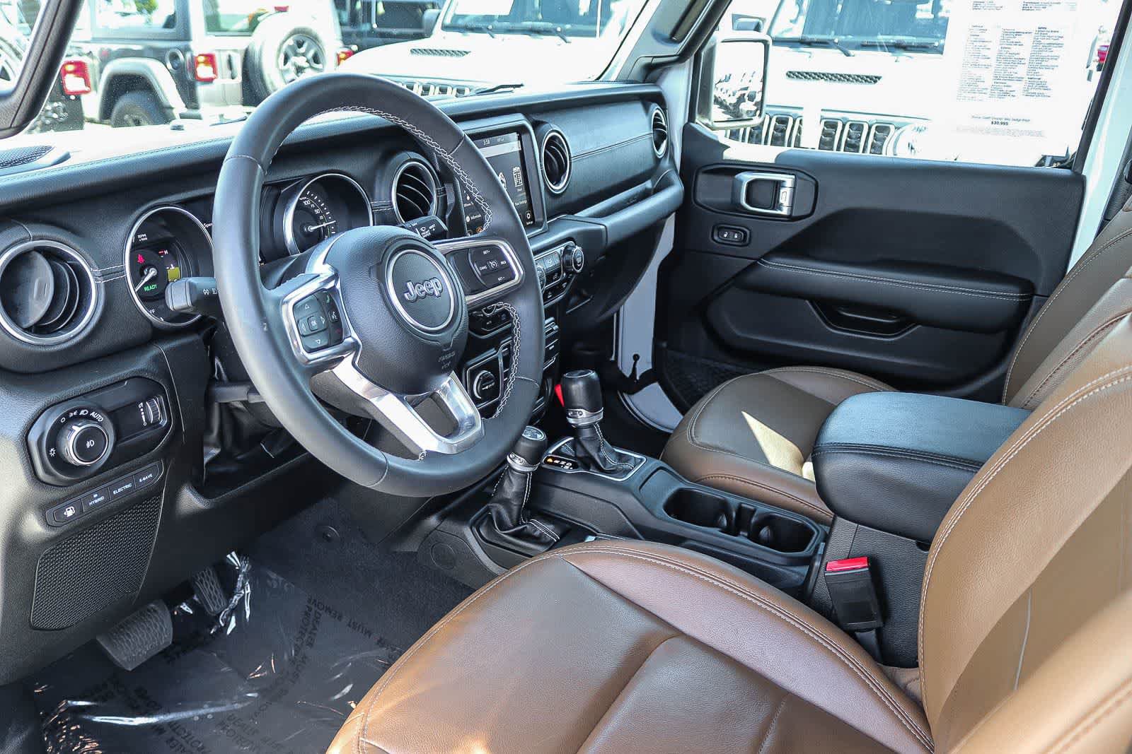 Used 2023 Jeep Wrangler Unlimited Sahara AWD/4WD image 20