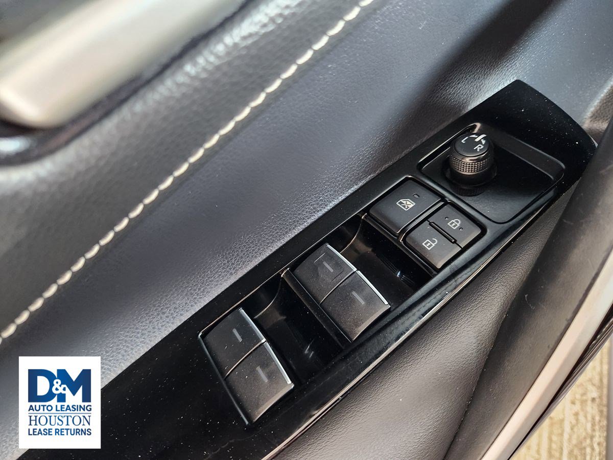 Used 2022 Toyota Corolla XSE FWD image 31