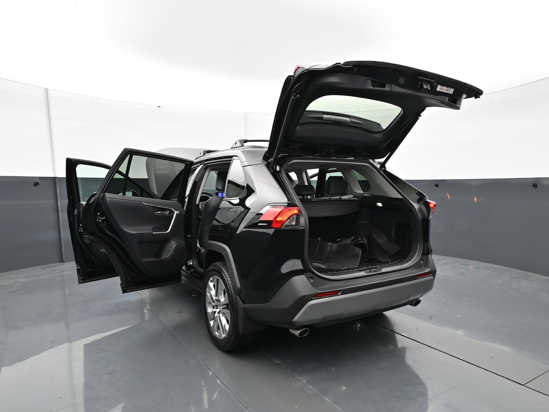 Used 2025 Toyota RAV4 Limited w/ Weather Package AWD/4WD image 38