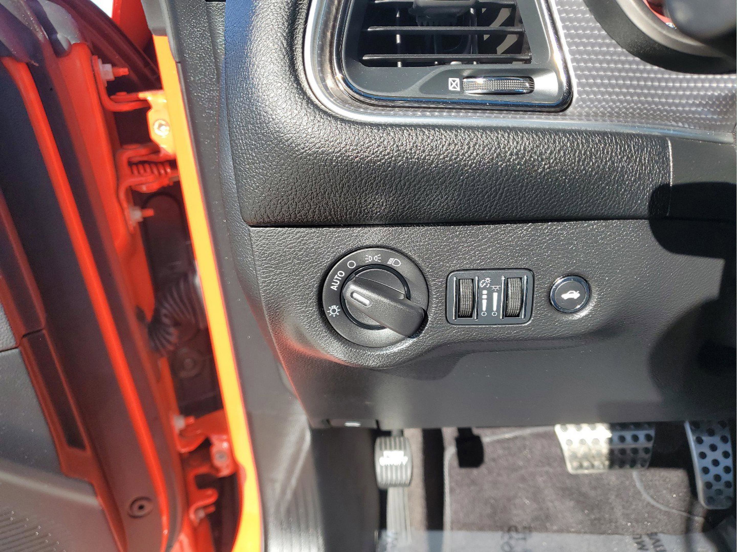Used 2016 Dodge Challenger SRT Hellcat RWD image 27