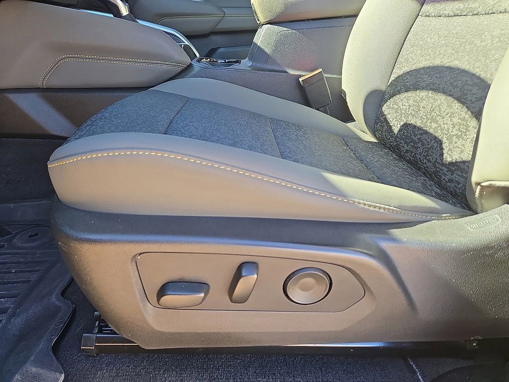 Used 2024 Chevrolet Colorado ZR2 w/ Technology Package image 24