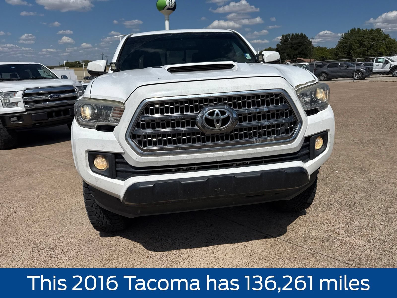 Used 2016 Toyota Tacoma TRD Sport w/ Towing Package RWD image 2