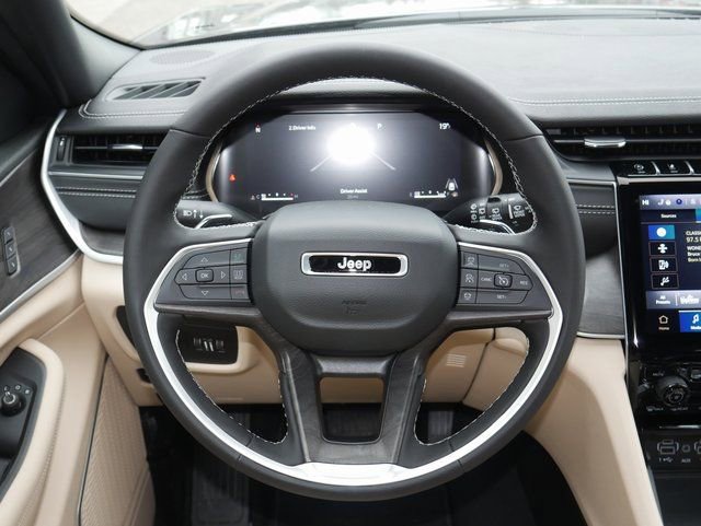 New 2025 Jeep Grand Cherokee Limited w/ Luxury Tech Group II image 18