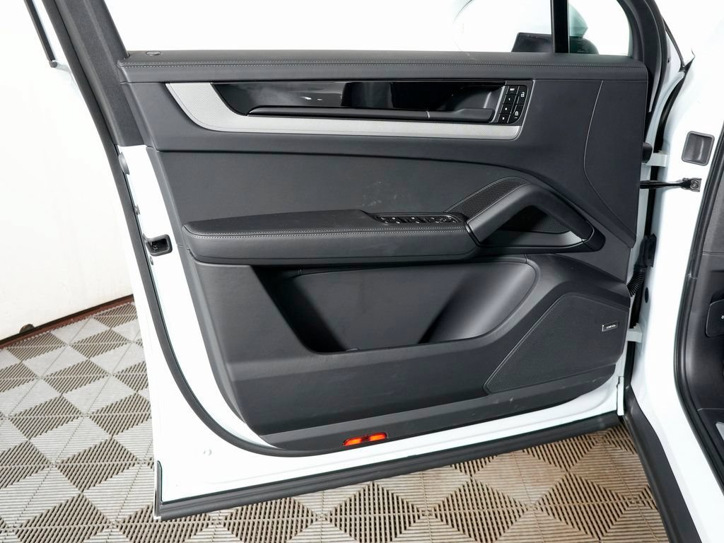 Certified 2026 Porsche Cayenne S AWD/4WD image 16