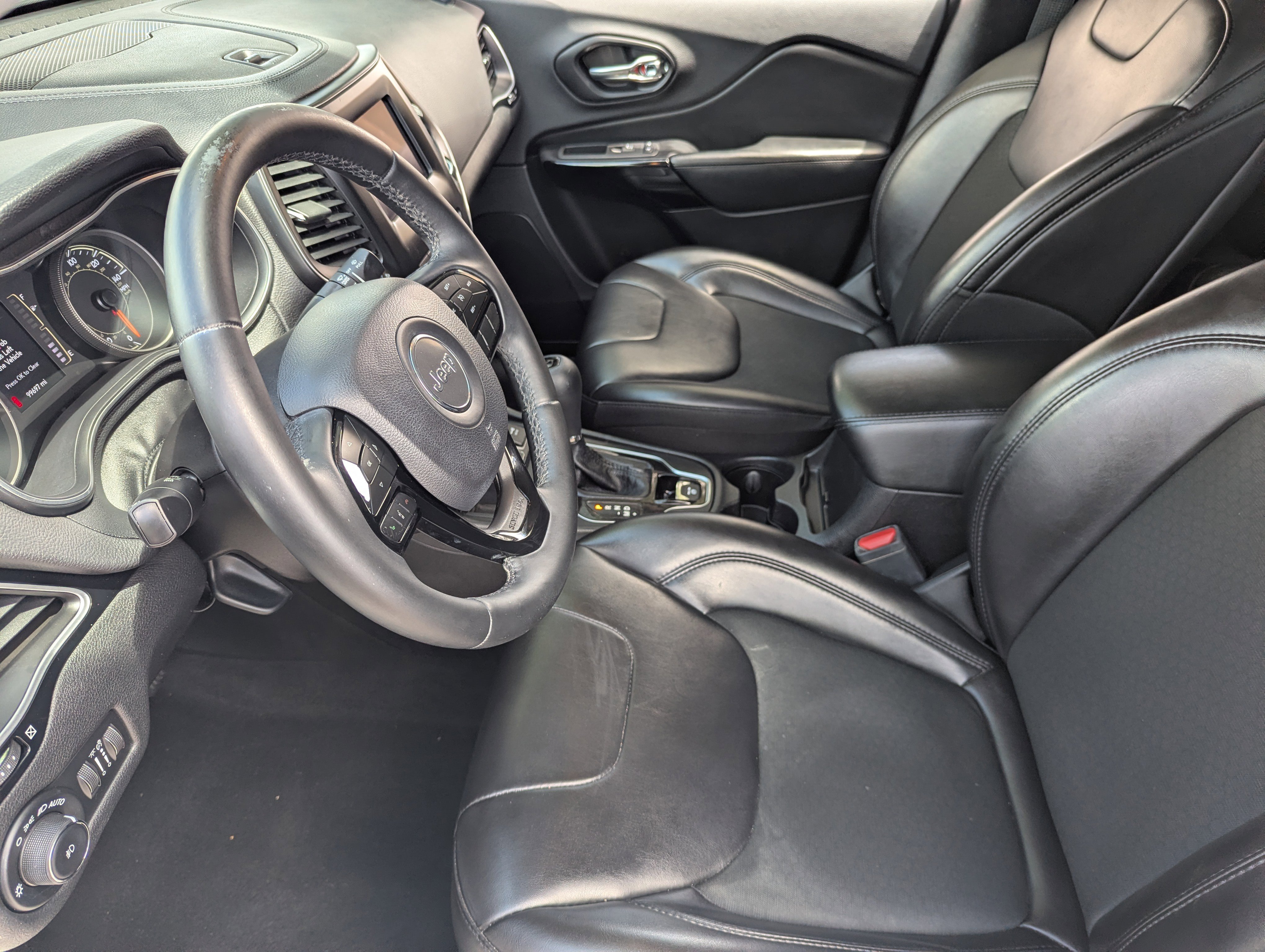 Used 2019 Jeep Cherokee Latitude Plus FWD image 17
