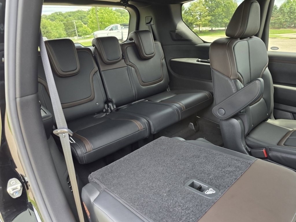 New 2025 Nissan Armada SL w/ Captain's Chari Seat Package image 12