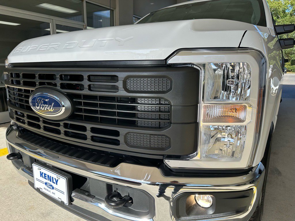 New 2026 Ford F250 XL image 2