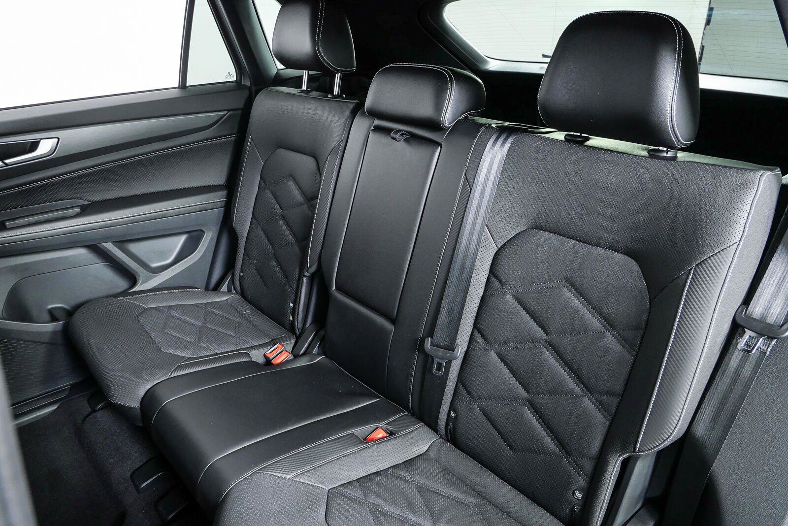 Certified 2024 Volkswagen Atlas Cross Sport SE FWD image 23