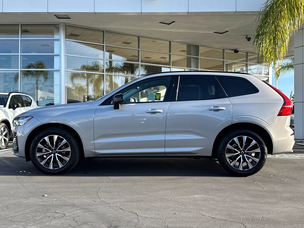 Certified 2025 Volvo XC60 B5 Core AWD/4WD image 2