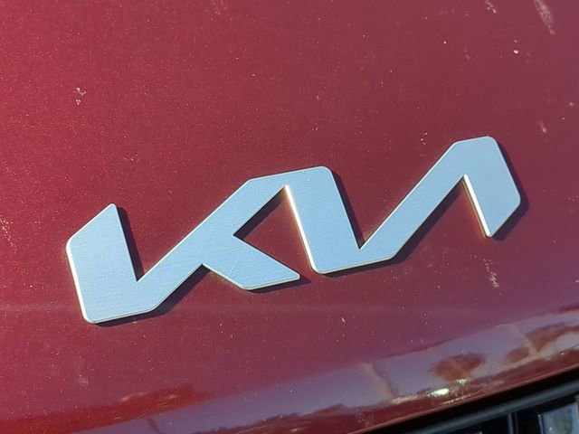 Used 2024 Kia Carnival LX image 13