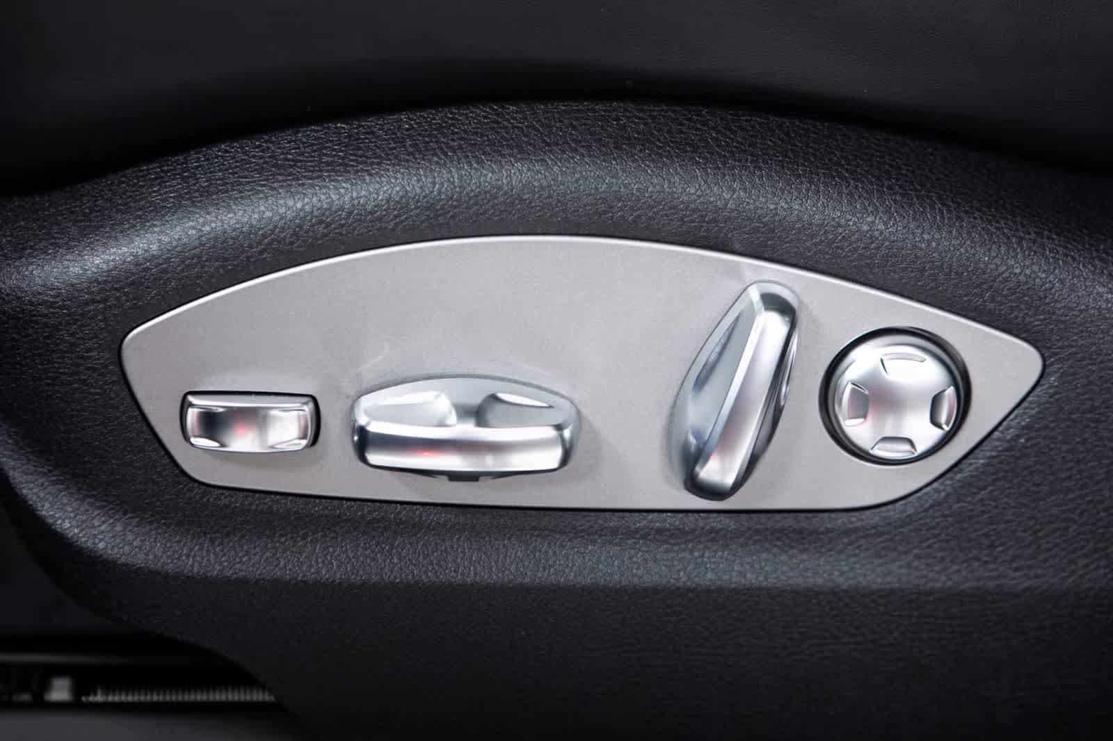 Certified 2026 Porsche Macan AWD/4WD image 23