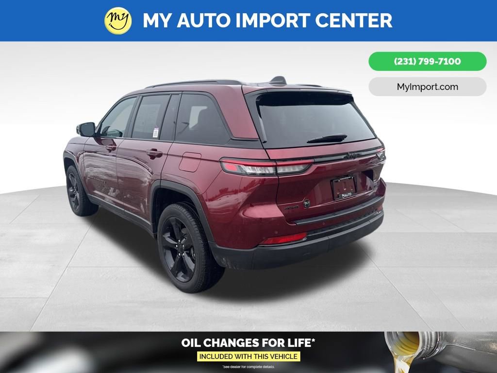 Used 2025 Jeep Grand Cherokee Limited w/ Black Appearance Package image 5