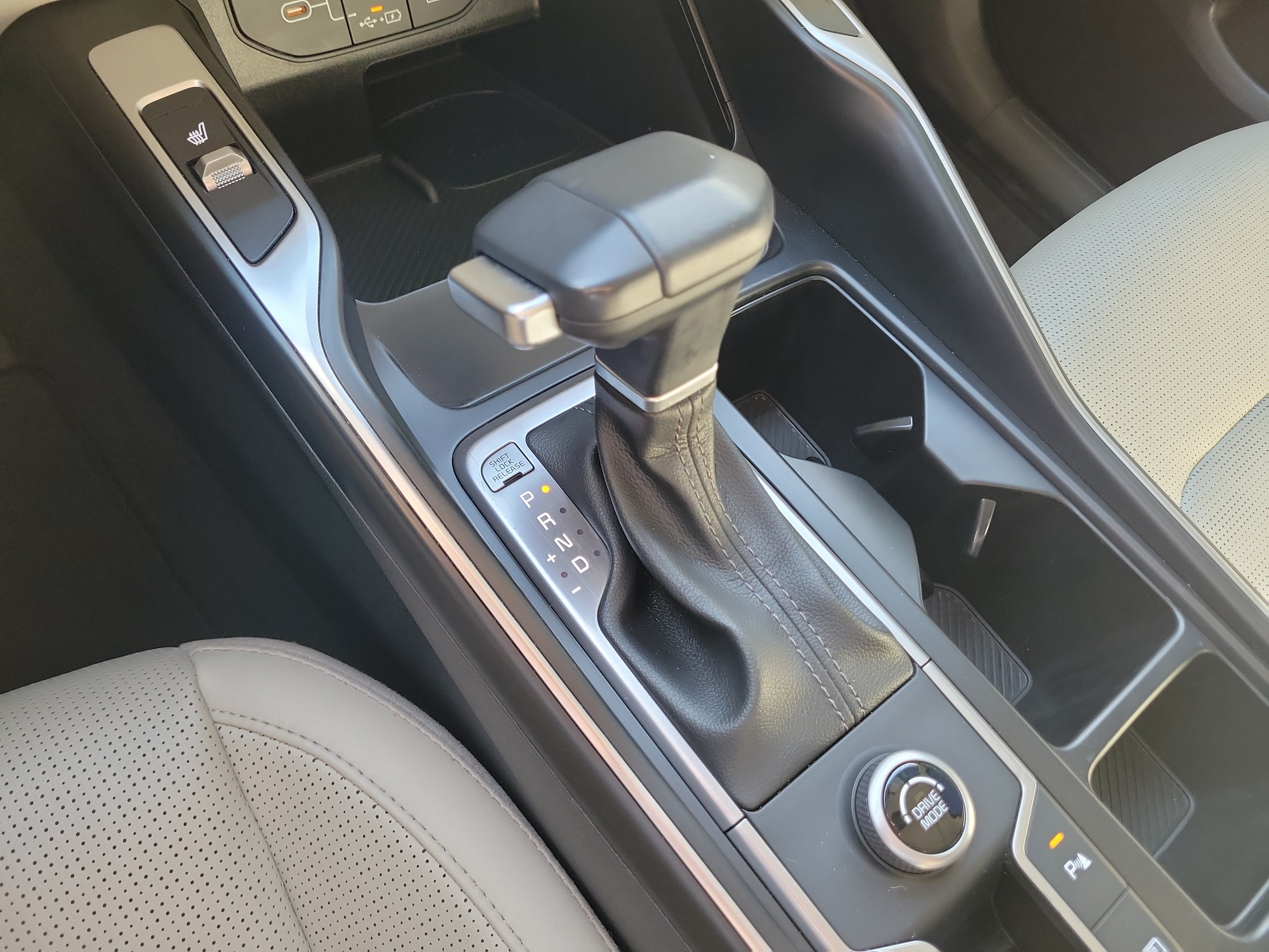 Certified 2025 Kia Sorento S w/ Panoramic Sunroof Package FWD image 37