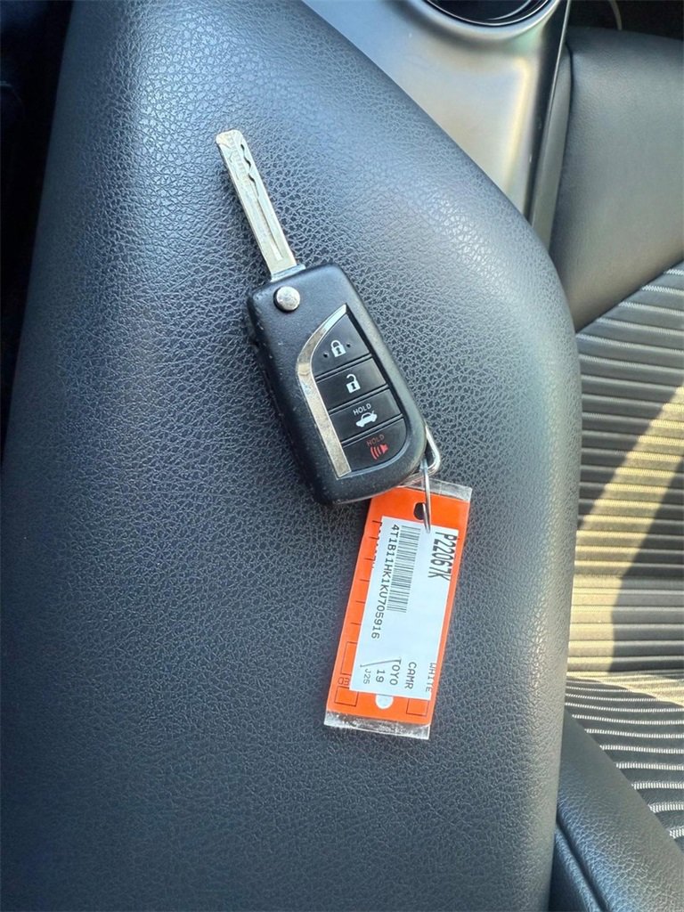 Used 2019 Toyota Camry SE image 30