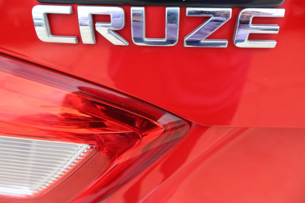 Used 2017 Chevrolet Cruze LS FWD image 10