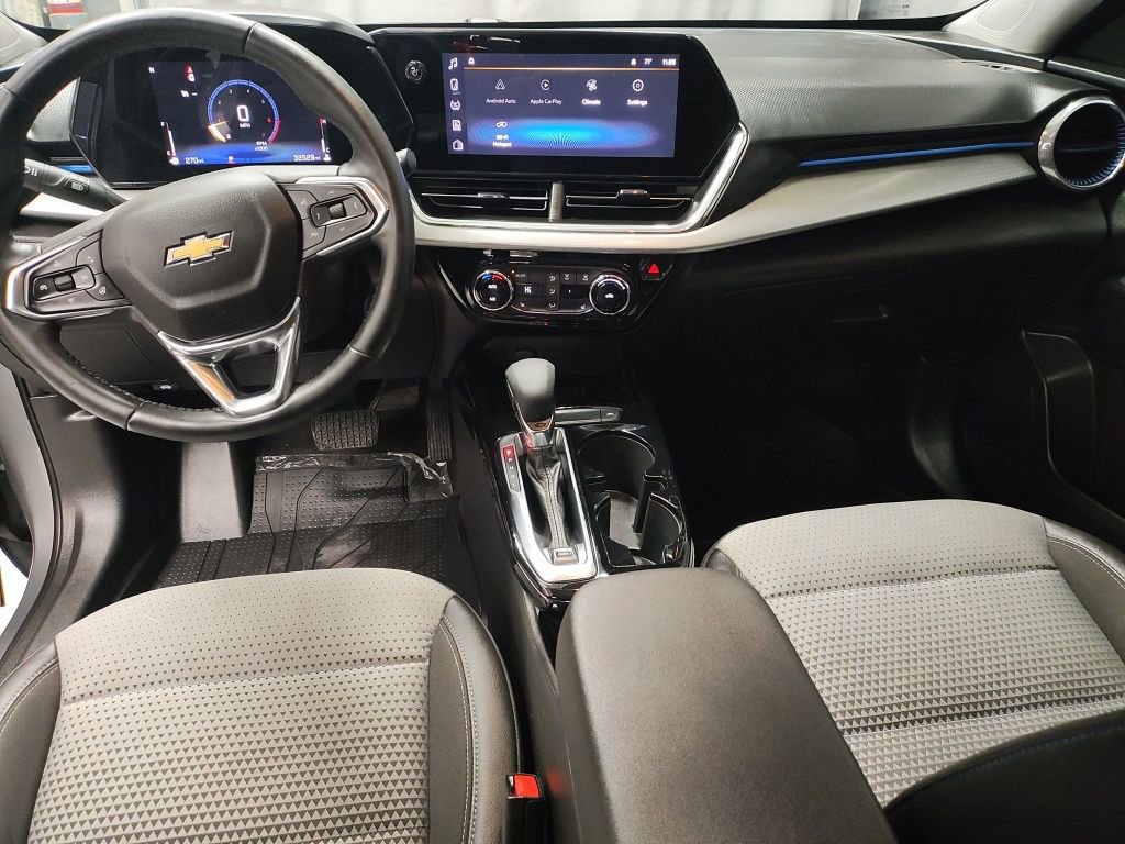 Used 2025 Chevrolet Trax LT w/ Sunroof Package image 31