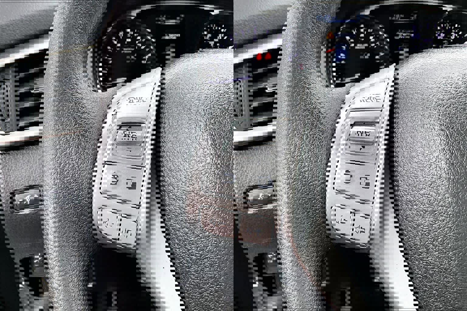 Used 2014 Nissan Rogue SV image 21