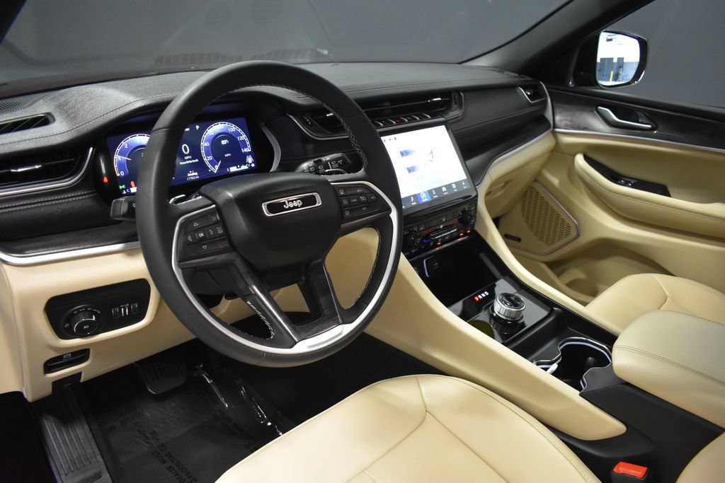 Used 2024 Jeep Grand Cherokee Limited RWD image 4