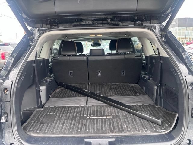 Used 2021 Toyota Highlander XLE AWD/4WD image 44