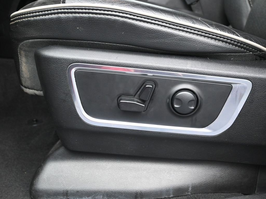 Used 2025 RAM 1500 Laramie image 12