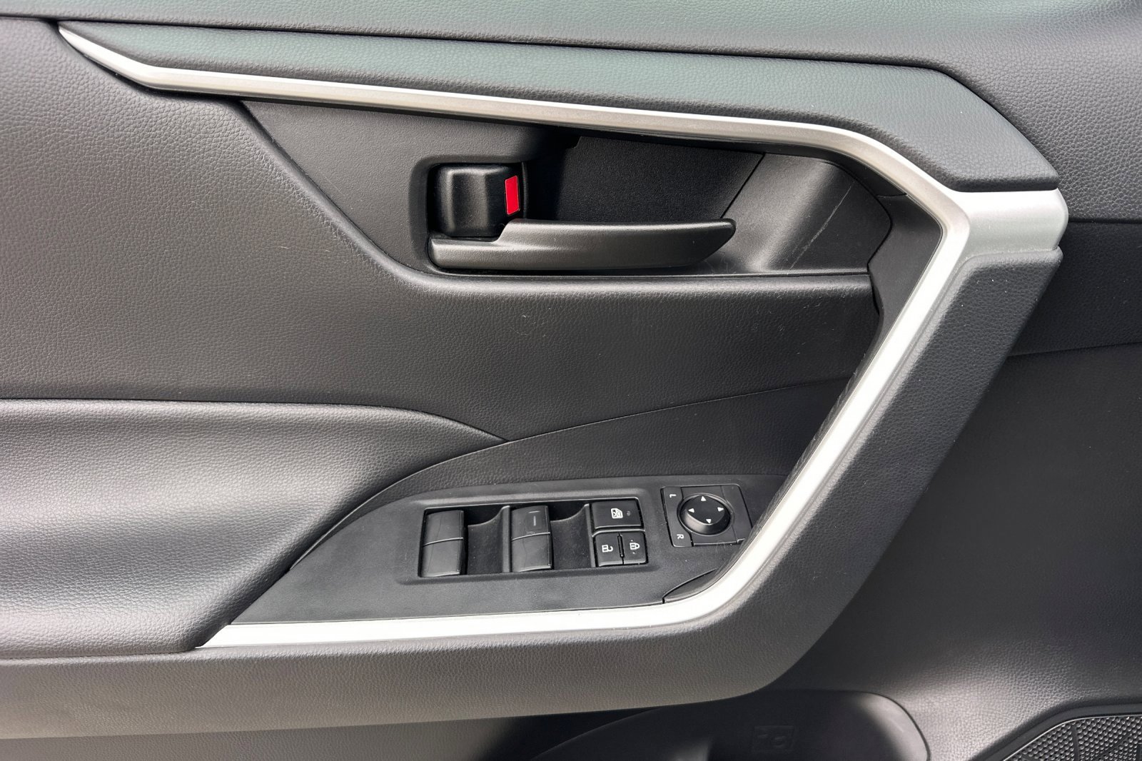 Used 2024 Toyota RAV4 LE image 11