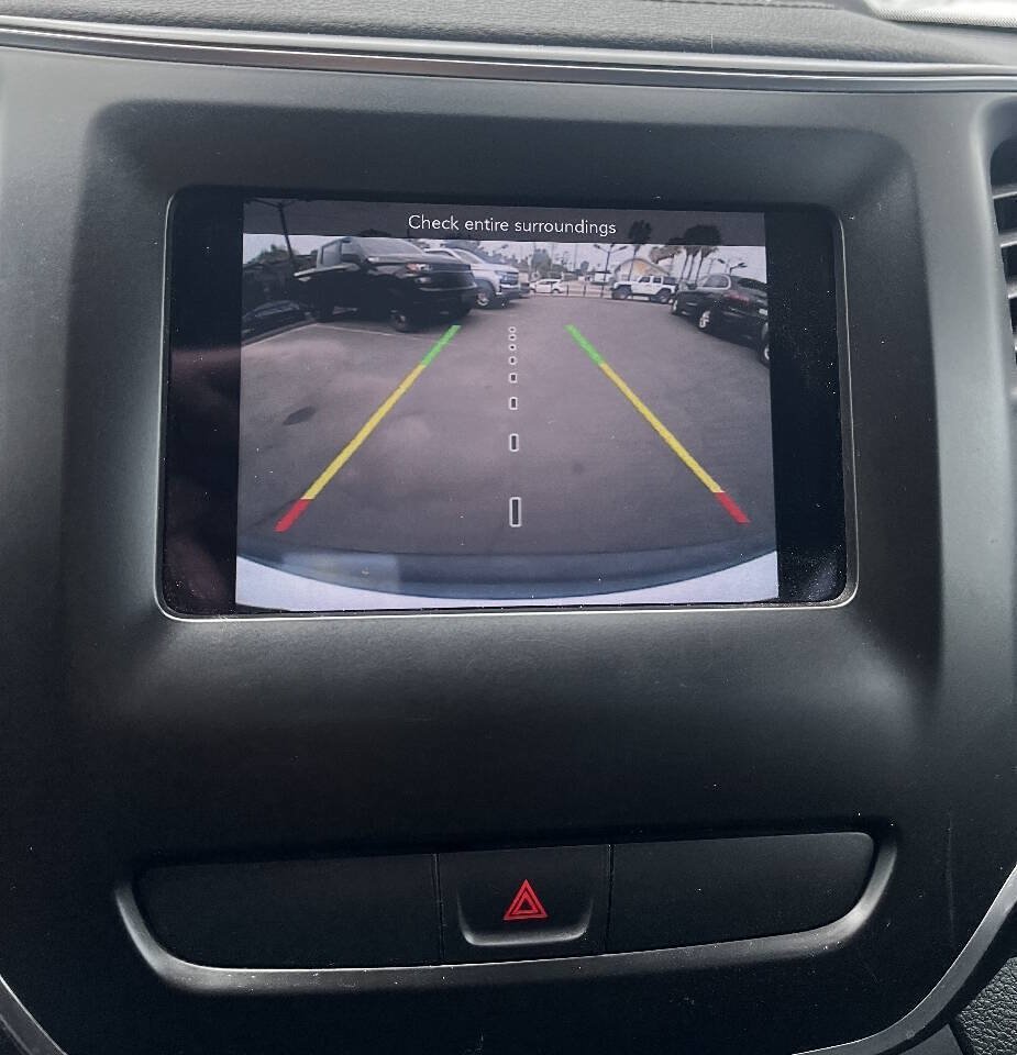 Used 2019 Jeep Cherokee Latitude w/ Popular Appearance Group FWD image 19