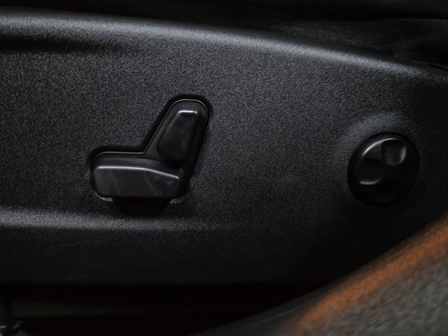 Used 2017 Chrysler 300 Limited w/ Value Package image 29