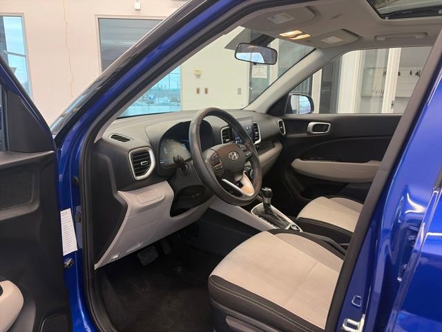 Used 2025 Hyundai Venue SEL image 19