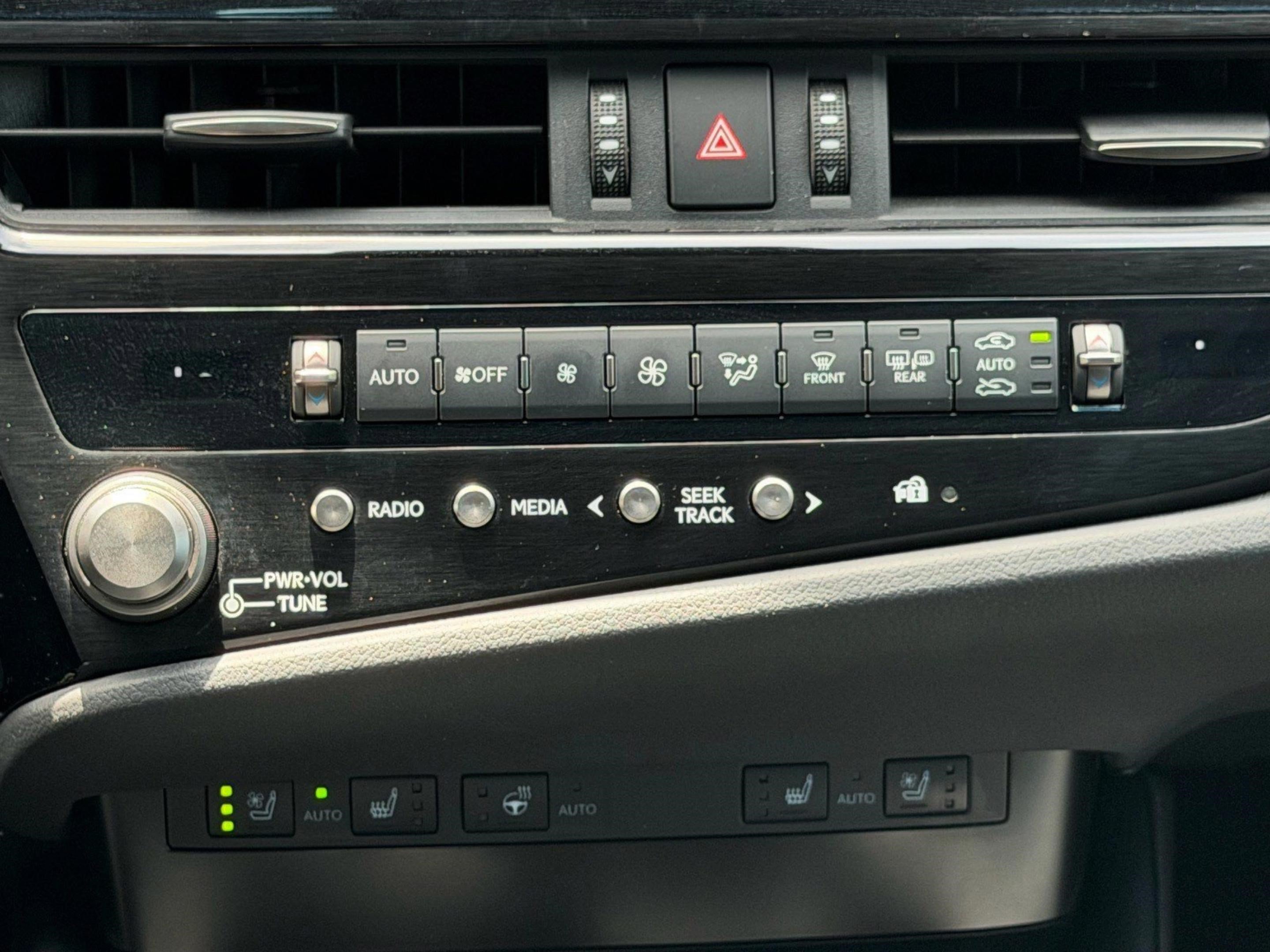 Used 2023 Lexus ES 350 F Sport w/ Accessory Package (Z2) FWD image 19