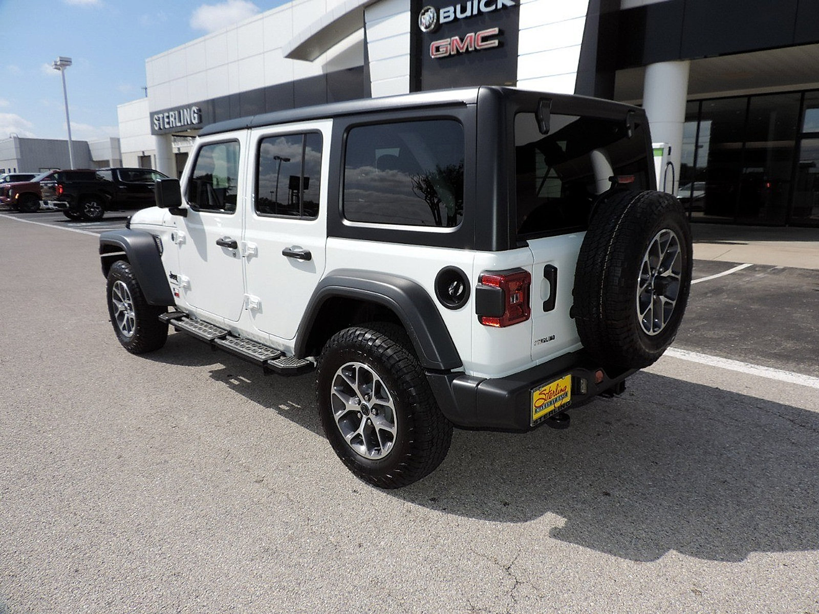 Used 2025 Jeep Wrangler Unlimited Sport AWD/4WD image 7