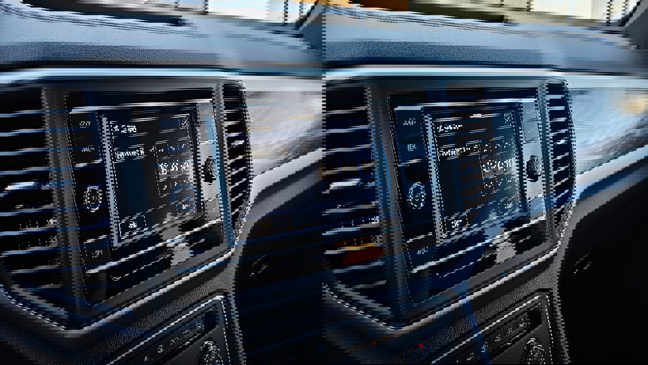 Used 2023 Volkswagen Atlas Cross Sport SE image 32