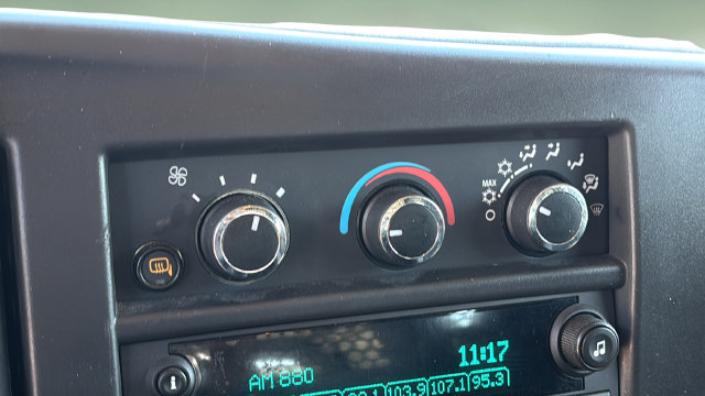 Used 2025 Chevrolet Express 2500 w/ Driver Convenience Package RWD image 31