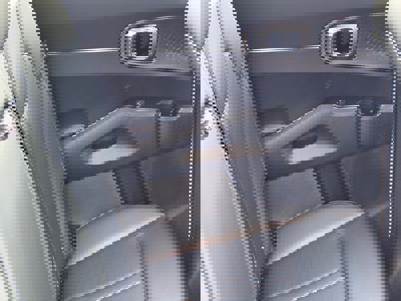 Used 2024 Kia Sorento S image 11