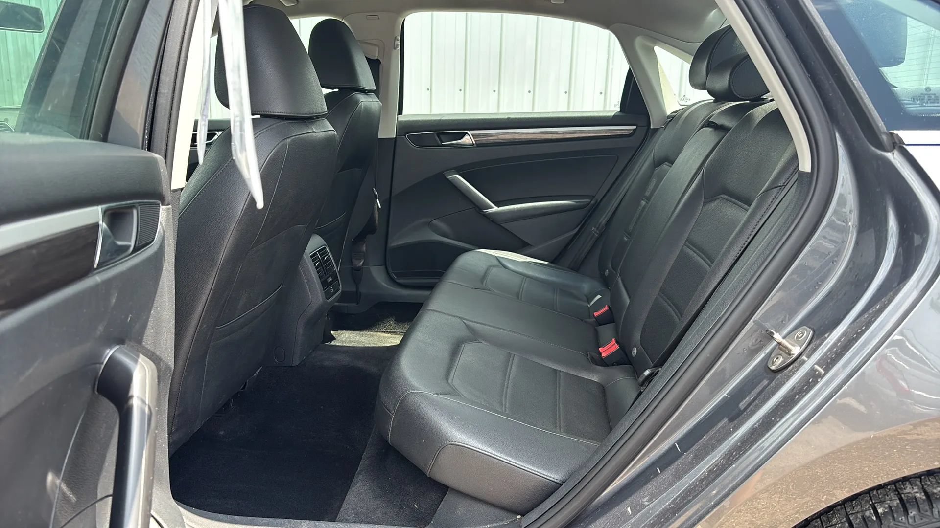 Used 2018 Volkswagen Passat 2.0T SE w/ SE Lighting Package FWD image 17