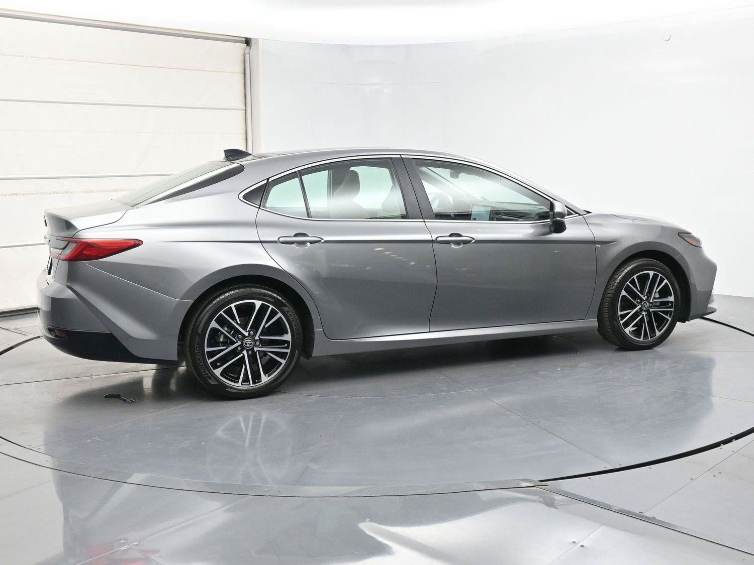 Used 2025 Toyota Camry XLE w/ Premium Plus Package AWD/4WD image 27