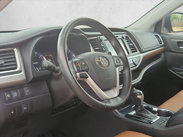 Used 2017 Toyota Highlander Limited FWD image 10