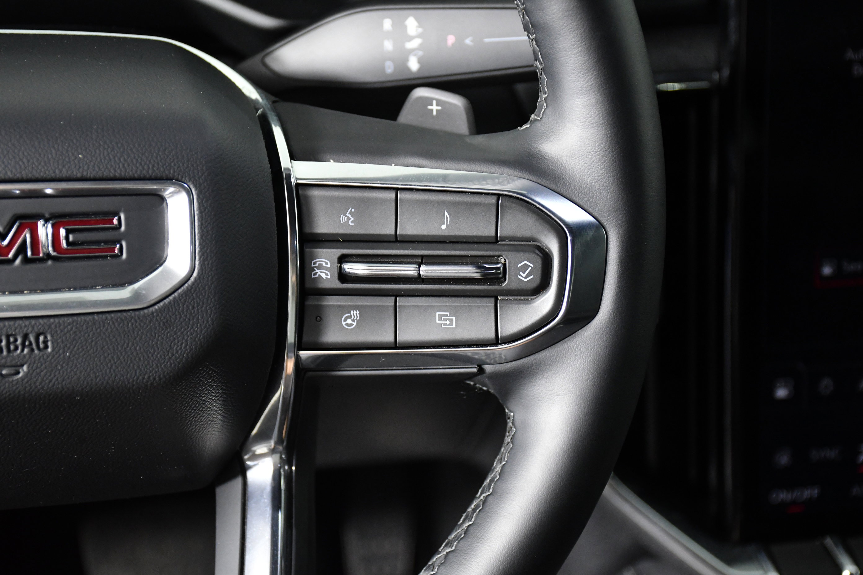 Used 2025 GMC Acadia Elevation image 13