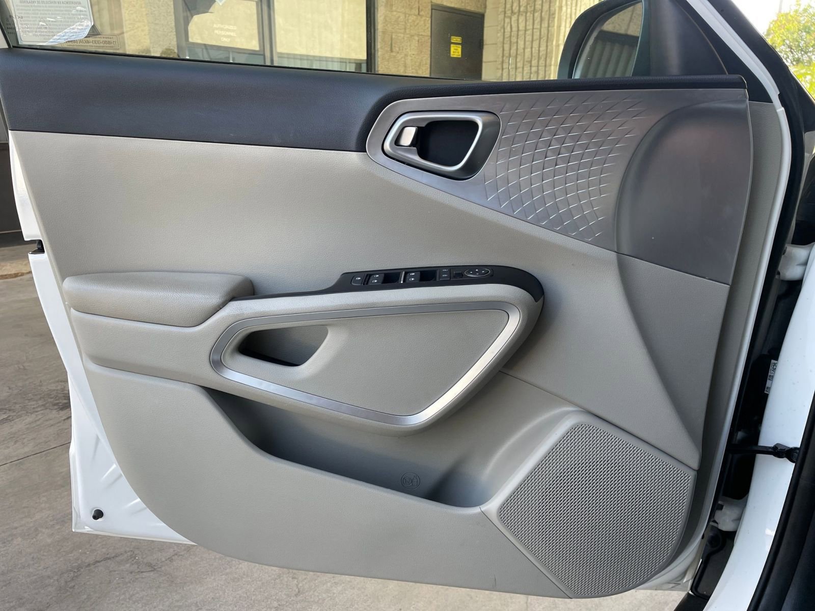 Used 2025 Kia Soul LX w/ LX Technology Package image 18